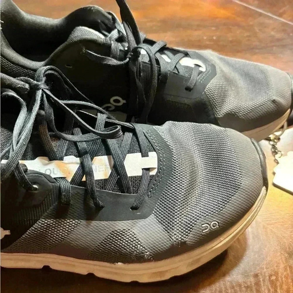 on cloud Cloudrunner Wide
9.5 - Picture 4 of 8